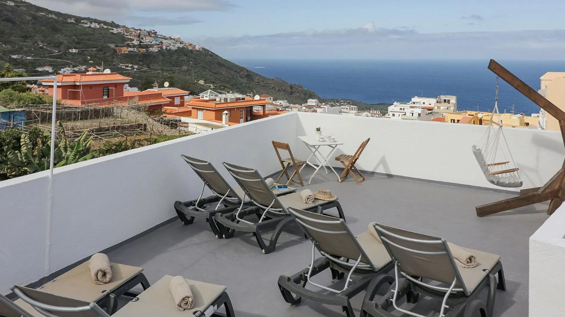 Spacious House With Bbq And Ocean Teide View, 10 Minutes From City Puerto de la Cruz  0*, Puerto de la Cruz (Tenerife)